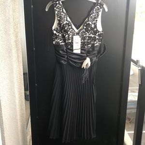 NEW Black and White Melanie Lyne Dress